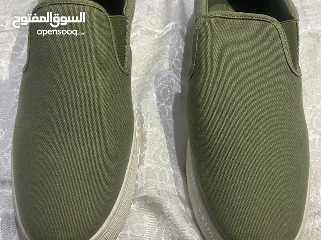حذاء رجالي مقاس 45