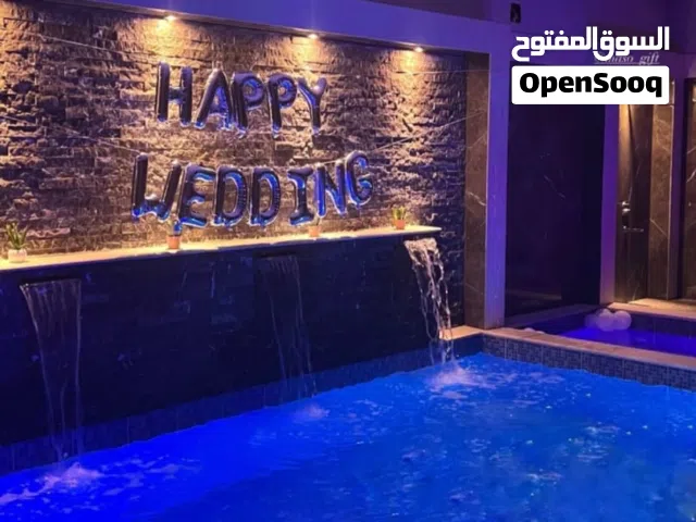 شاليه واستراحه في مسقط السيب للايجار اليومي غرفه بسرير مزدوج مطل على حوض سباحة خاص جاكوزي