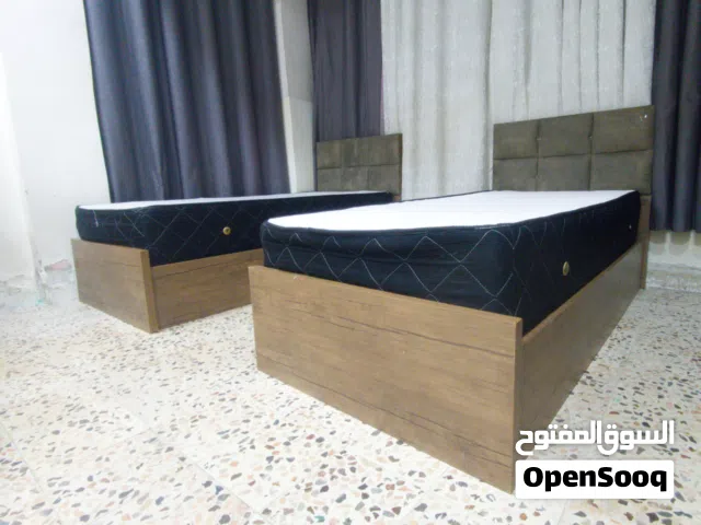 تخت مفرد خشب لاتي إندنوسي بحاله ممتازة مع فرشة او بدون