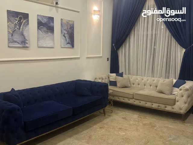 تخم صالة تركي الصنع من هوم سنتر - خشب زان نيلي واوف وايت حالة التخم جدا نظيف