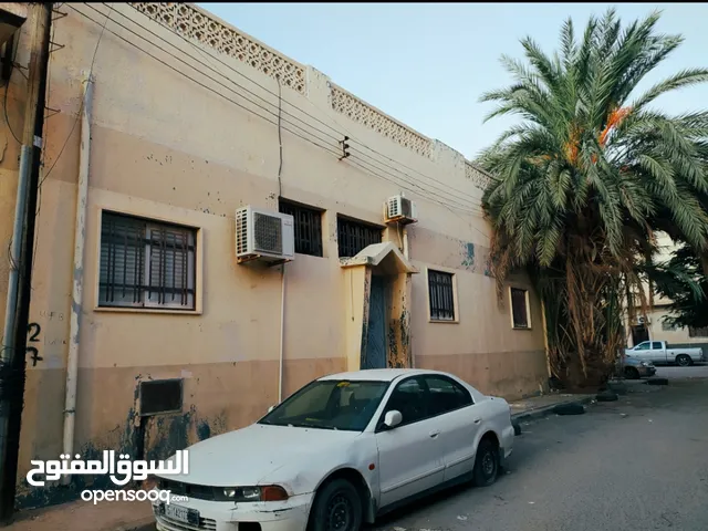 278 m2 5 Bedrooms Townhouse for Sale in Tripoli Gorje