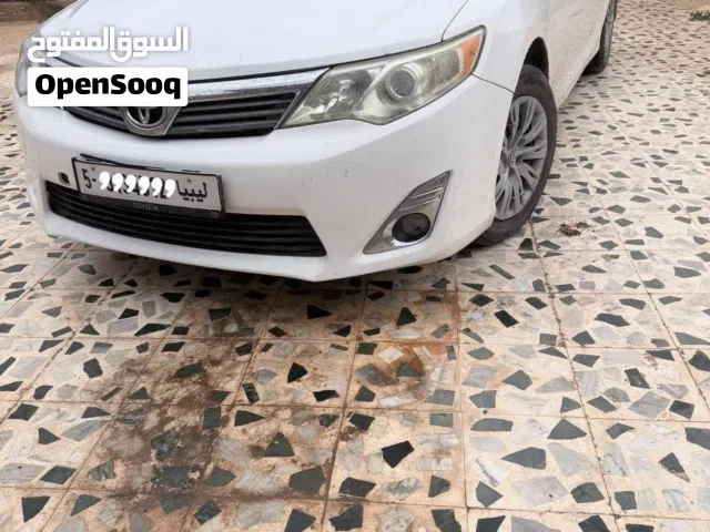 2013 تويوتا كامري LE