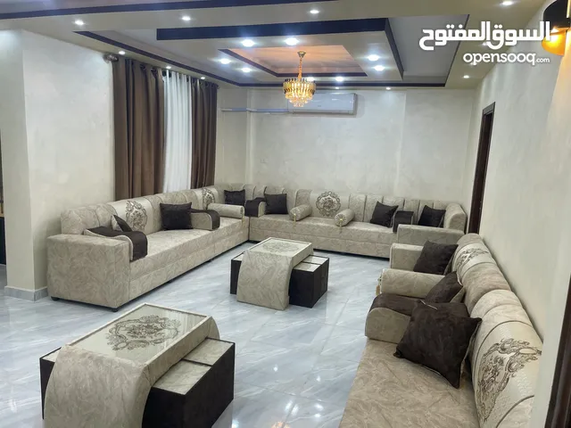 جلسات خليجية 17 مقاعد مع طقم طربيزات ومراكي+ 10 قورن