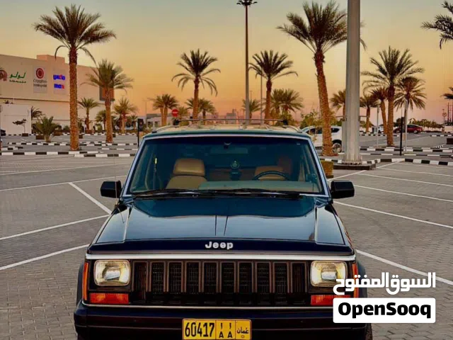 جيب شيروكي موديل 1987 نظيف جداً