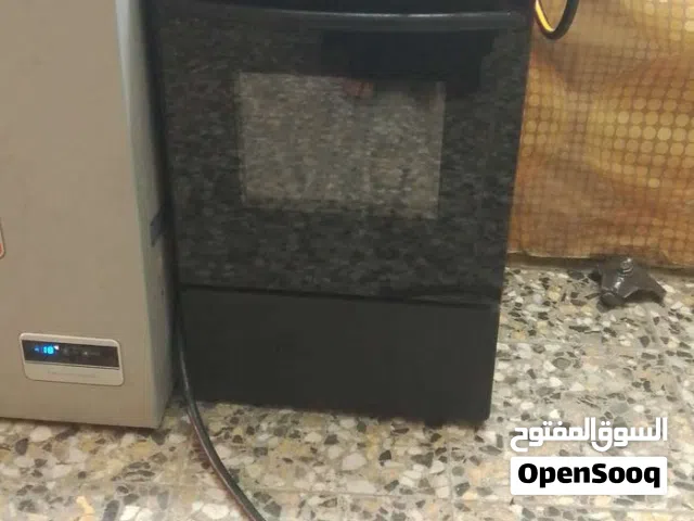 طباخ نضيف عل فحص ناره تخبل