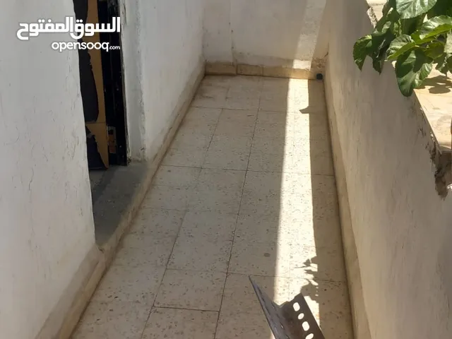 شقه للايجار  طابق ثاني  شواحط درج اثنان