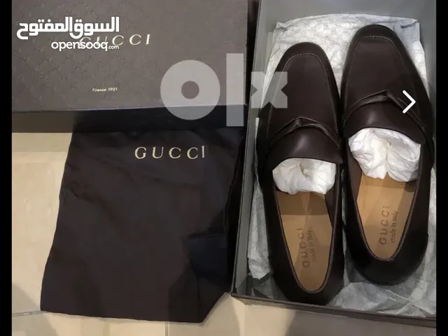 New in box Original GUCCI Brown shoes with pictures. Original box