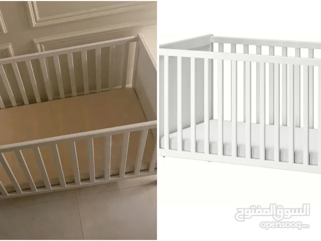 سرير بيبي مع المفرش ( من ايكيا )