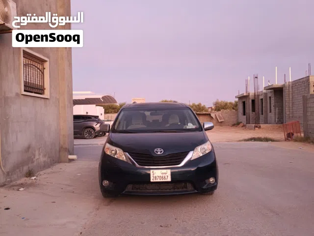 تويوتا سيينا 2011