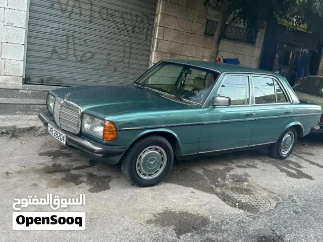 1984 مرسيدس بنز الفئة-C C 200