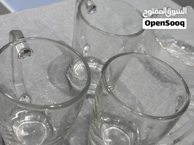 أطباق وأكواب زجاج