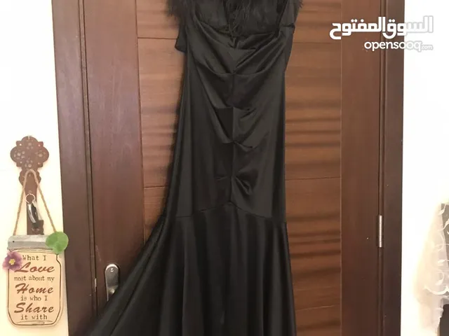 فستان سهره كلاسيكي مزين بالريش قصه السمكه