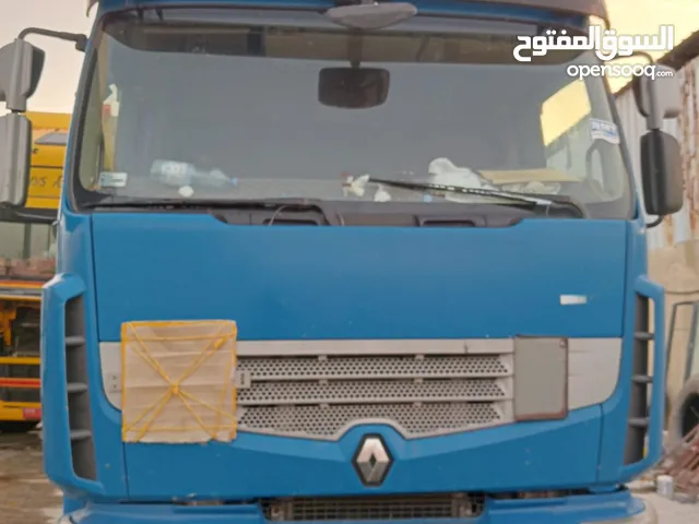 Tractor Unit Renault 2013 in Al Batinah