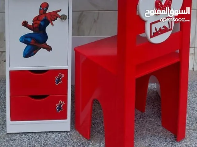 مكتب. اطفال هايل بمكتبة وبدون مكتبه