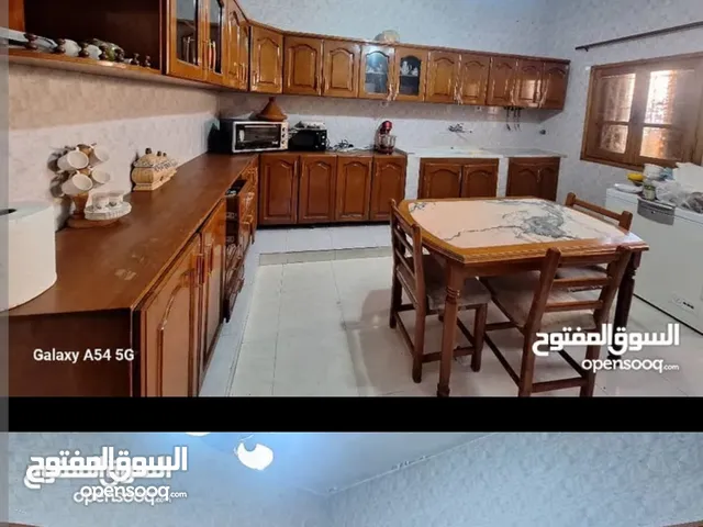 دولاب مطبخ 5متر في 4متر خشب زان متين