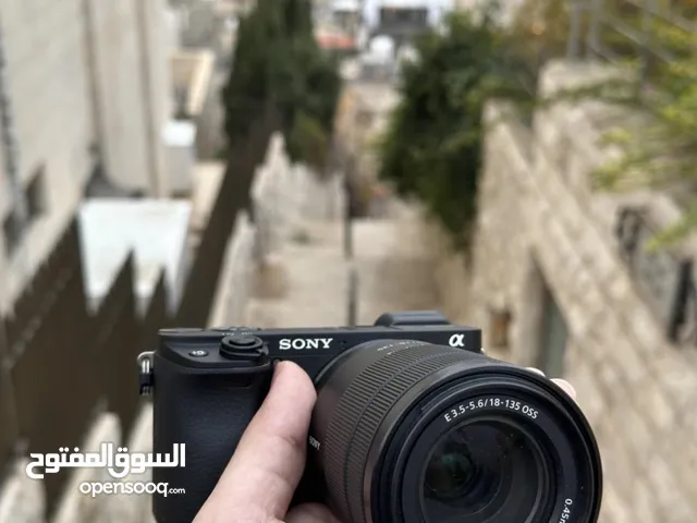 Sony a6400 mirrorless camera with 18-135mm f/3.5-5.6 Lens