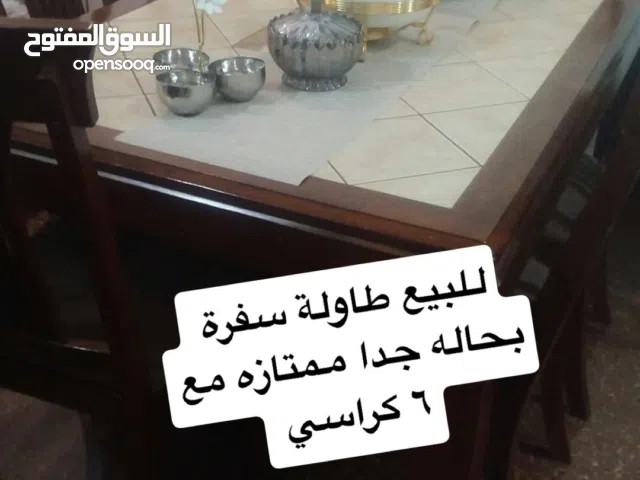 للبيع طاولة سفرة و طاولة حائط بحالة جدا ممتازة