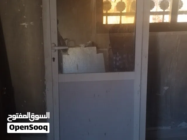 باب مستعمل حاله جيدة  وسعر ممتاز