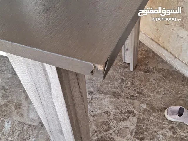 طاولة اكل حجم كبير متينه جدا