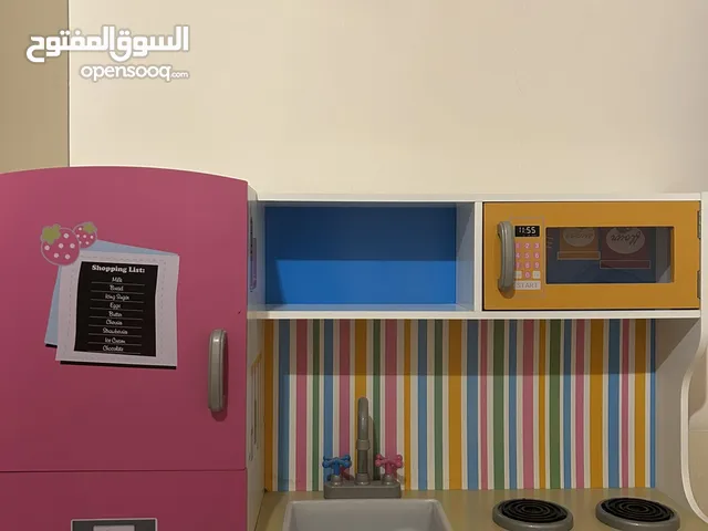 مطبخ ألعاب خشبي كامل للأطفال – حالة ممتازة وتصميم مميز جداً