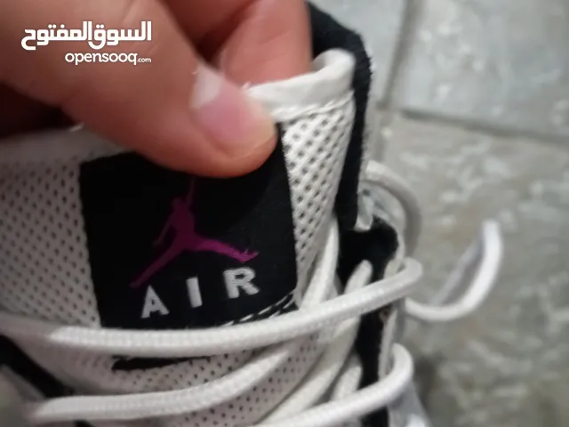 حذاء نادر ومميز جدا نوعه Air Jordan x Dior .