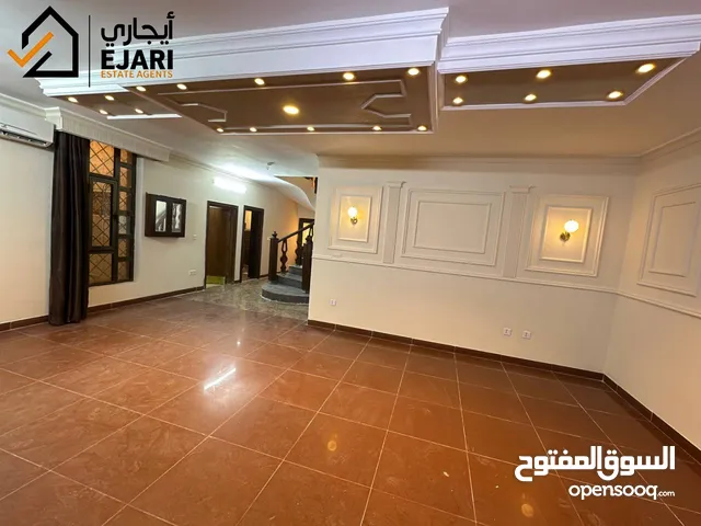 320 m2 4 Bedrooms Townhouse for Rent in Baghdad University