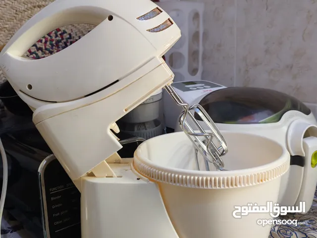 للبيع خلاط كهربائي مع وعاء ثابت (Stand Mixer)
