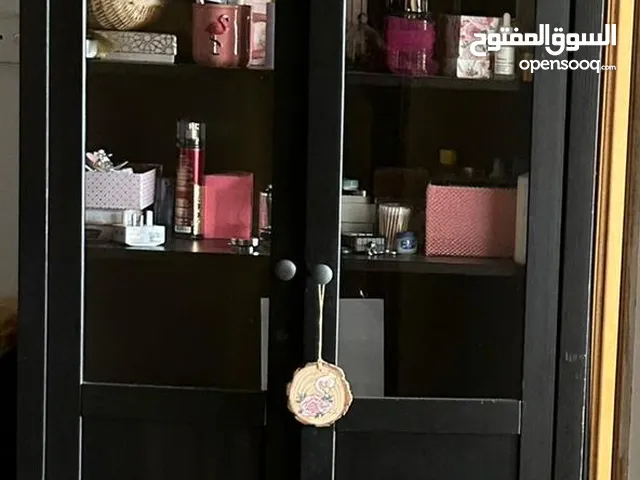 Black Display Cabinet / خزانة عرض سوداء