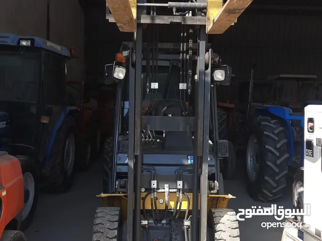 رافعات كوماتسو كهربا و رافعة تويوتا ديزل