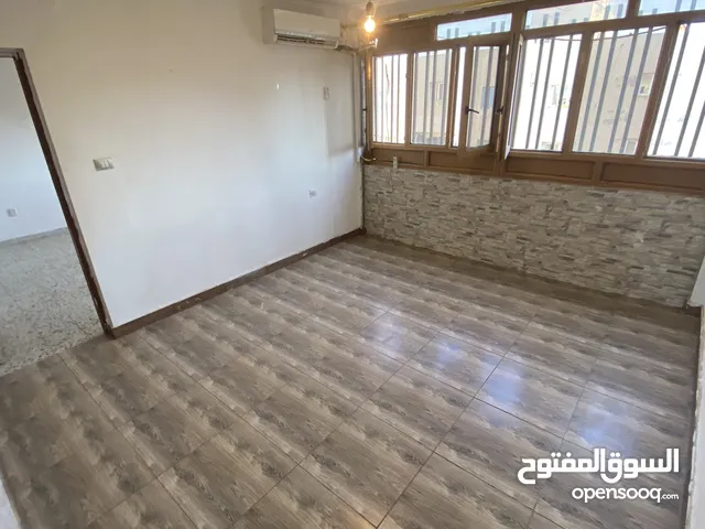 130 m2 4 Bedrooms Apartments for Rent in Tripoli Gorje
