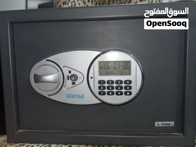 خزنة نظيفة ما فيها شي كويسة مستعمل نظيف شغاله للفلوس وللذهب توصل معاي وحط سعر مناسب وتعال خذها
