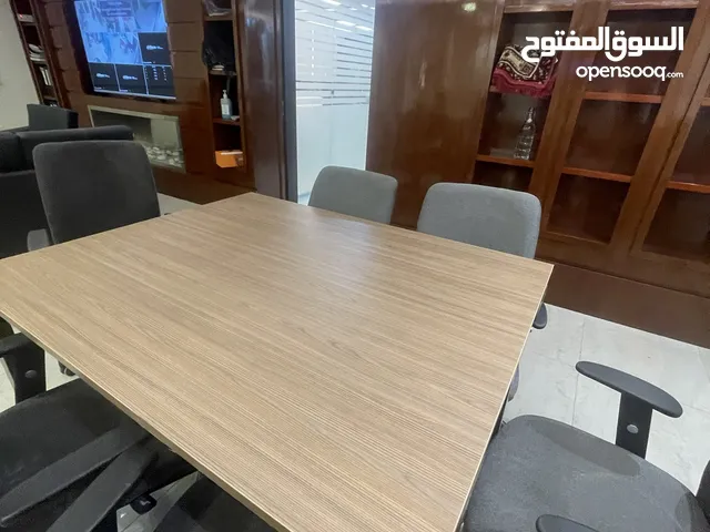 طاولة اجتماعات