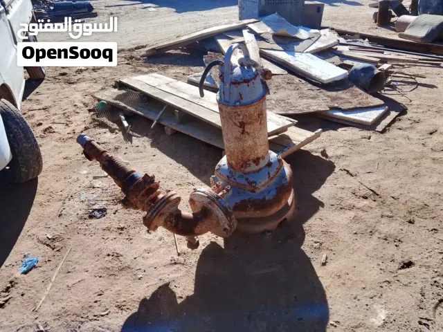 شافطة مياه ترمى في بحيرات