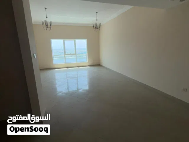فرصة للسكن الراقي على كورنيش الشارقة (المجاز 1) مباشرة