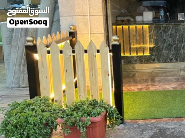 حربات خشبية للدربزينات الخارجية والداخلية ورفع السور وعمل احواض زراعية مميزة بين اشجار زينة