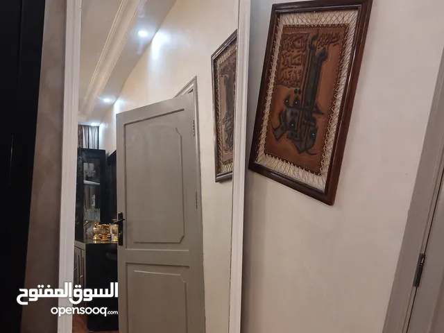 مرايه ارتفاع مترين و40 سم الارتفاع العرض 82 سم والقطعه الثانيه نفس القياس بدون مراه سعر قطعتين 40