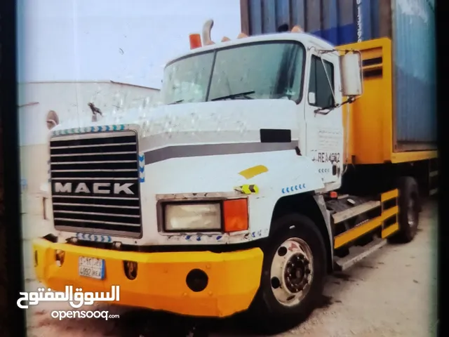Tractor Unit Other 2002 in Dammam