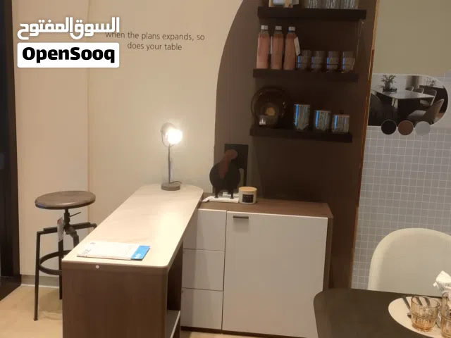 يود لدي أثاث مستعمل مع أدوات كهربائية للبيع