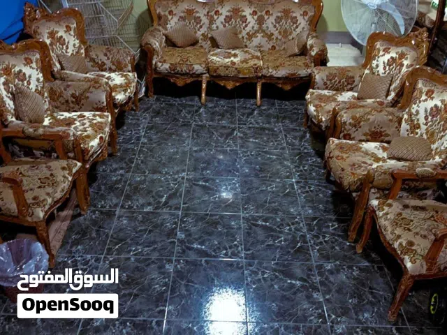 كنبيات 9مقاعد بحاله جيده لقطه لا يفوت بسعر  سبب بيع. ترحيل
