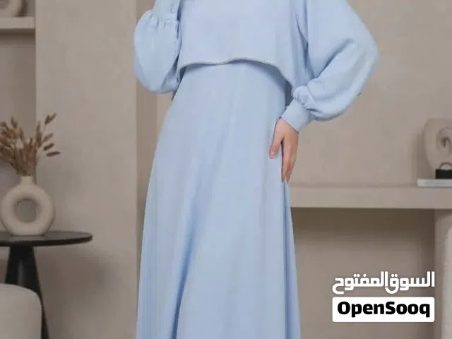 فستان مناسبات ثقيل مرتب مع هيلز ناعم ومريح