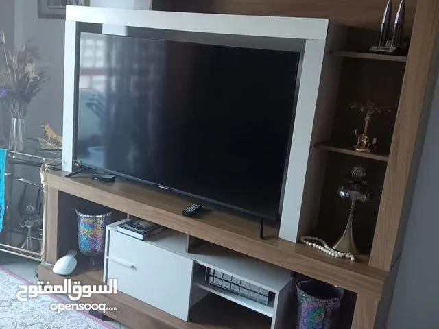 تلفزيون ذكي 45 بوصه قليل الاستعمال حديث