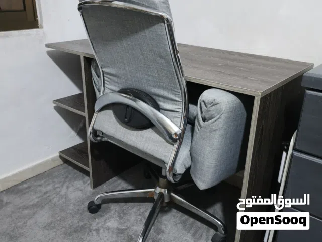 مكتب مع كرسي للبيع