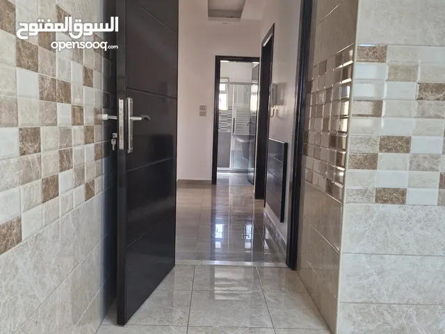 شقه للإيجار في أبو نصير قريب من جميع الخدمات،