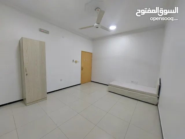 غرفة مفردة للموظفات بالقرب من مستشفى السلطاني.