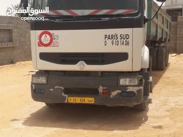 Tractor Unit Renault 2009 in Tripoli