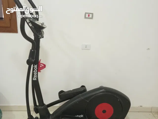جهاز إليبتيكال (Elliptical Trainer) من ماركة Reebok،