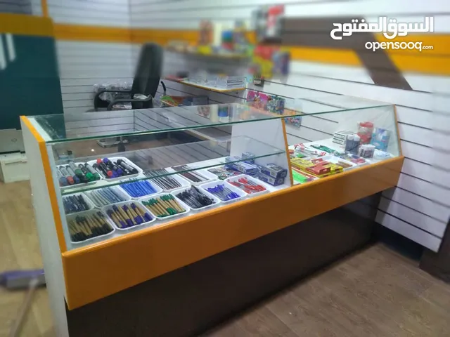 رفوف - طاولة - ميز - دولاب للعرض ( خشب مع زجاج ) 2مثر في 1متر