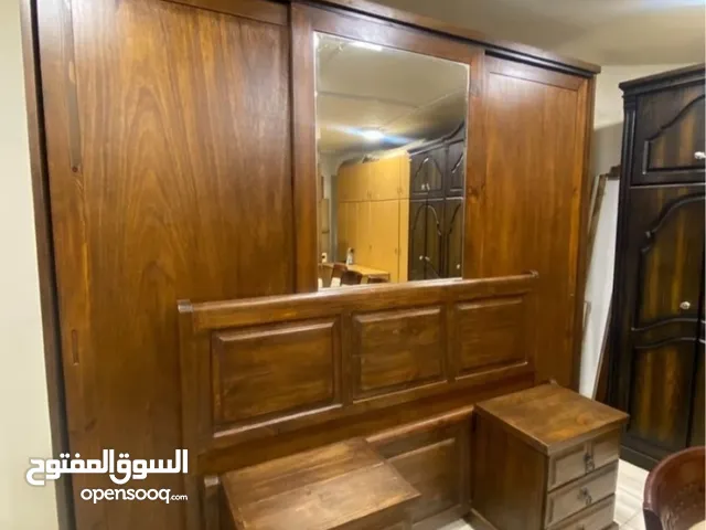 غرفة نوم بحالة جيدة جداً