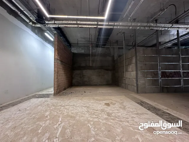 محل للبيع بمول الخوره المساحه 30 متر السعر 12 مليون
