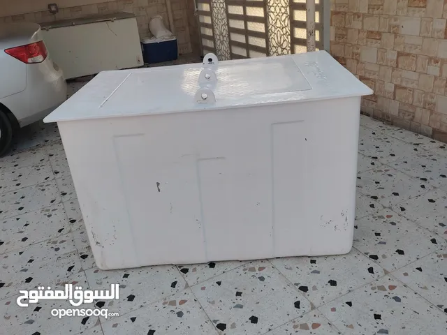 ثلاجة سمك شبه جديدة للبيع